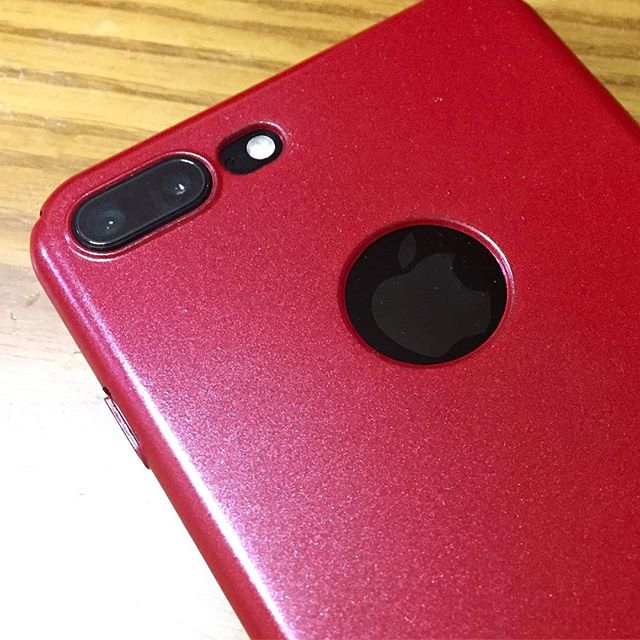 iPhone7PlusのProduct（RED）ぽく、薄型ケースにメタリックレッド塗装してみた。なかなかな仕上がりに（自己）満足♪